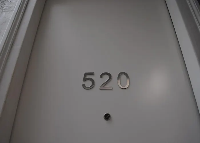 Atic Port Experience Apartmán *